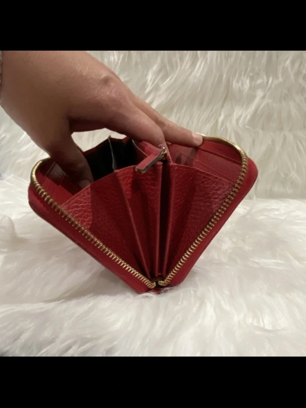 Gucci Red Leather Zip Wallet with Gold GG Emblem - includes box - Picture 5 of 13